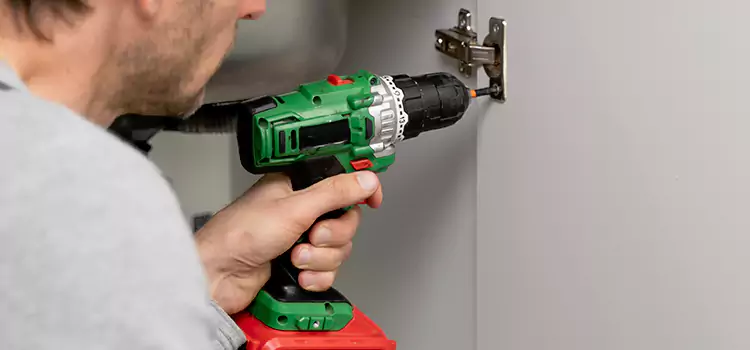 Commercial Door Hinge Repair Brossard