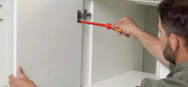 Screen Door Hinge Repair Brossard