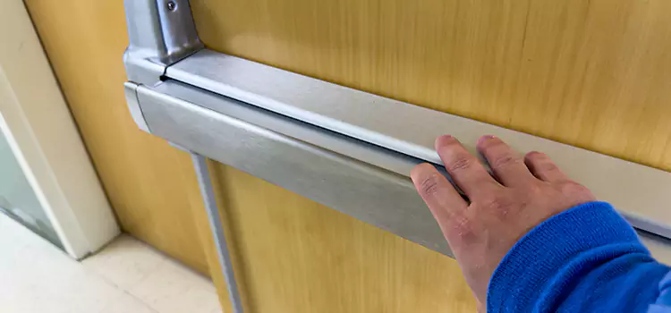 Installing a Push Bar on a Door Brossard